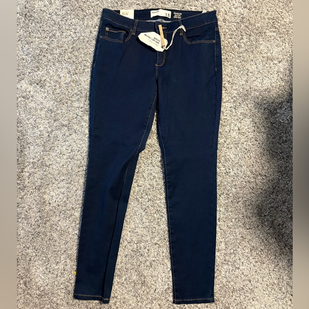 NWT Garage Women's Super Soft Jegging Jeans Size 13